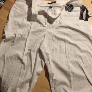 White - Capri pants -size 16 NWT